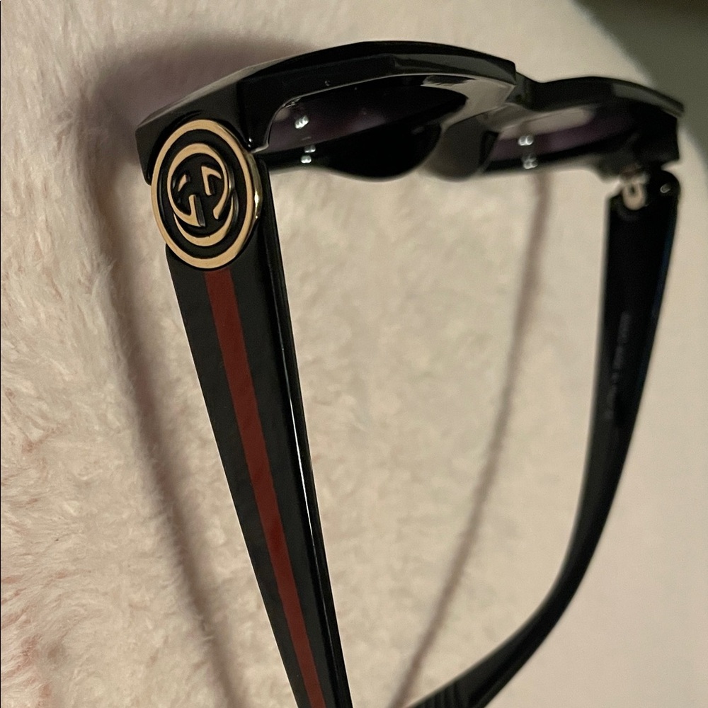 Gucci Black Frame Sunglasses with Dark Purple Lenses - Picture 7 of 11